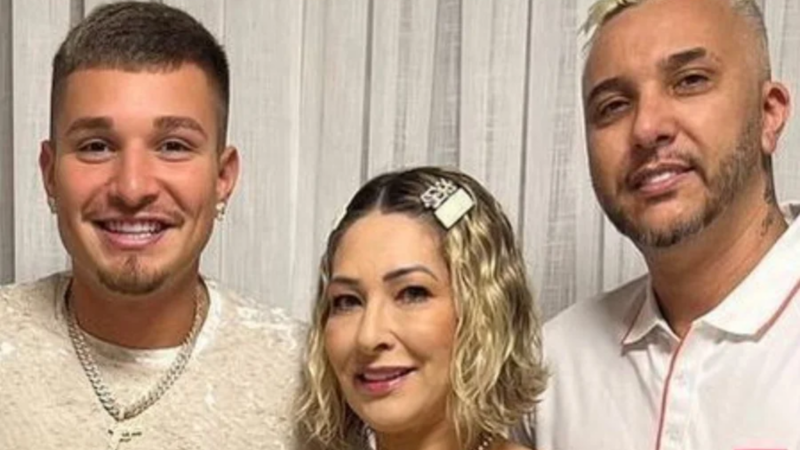 Grave! Pais de MC Gui vão parar no hospital após casa pegar fogo