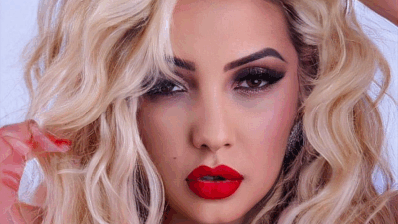 Grávida, vidente Chaline surge de fio-dental em ensaio instigante: ‘Coroa bem perua’