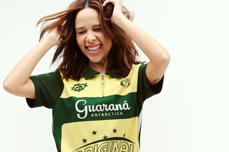 Guaraná Antarctica e Renner lançam roupas inspiradas na torcida brasileira