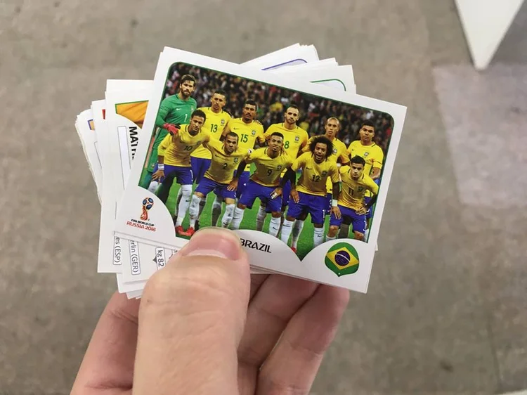 Guardou o álbum antigo? Algumas figurinhas da Copa podem valer milhares de reais
