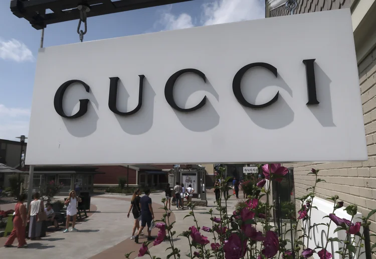 Gucci vê lucro operacional desabar 40% e margens encolherem em 2025