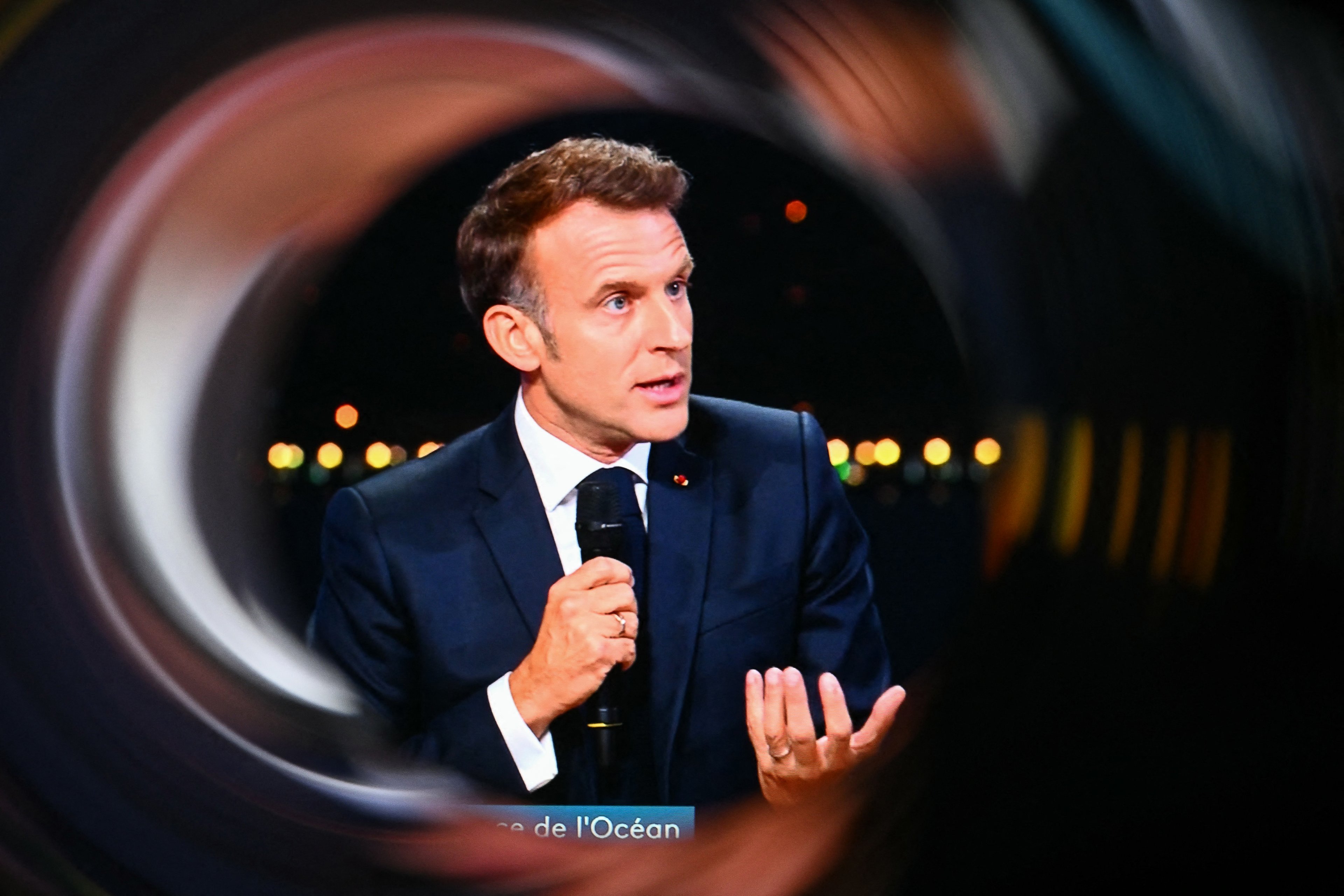 Guerra no Irã: França não participará de operação para abrir Estreito de Ormuz, diz Macron