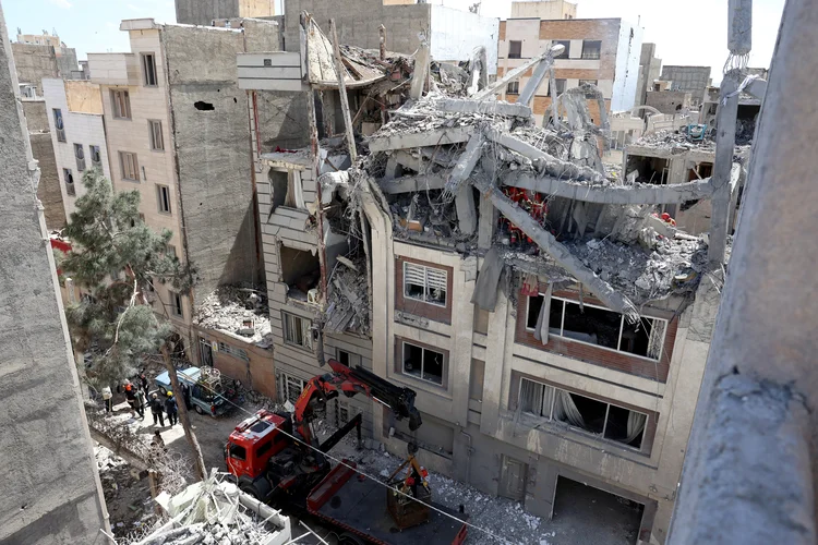 Guerra no Oriente Médio entra no 2º mês com escalada militar e tensão no Estreito de Ormuz