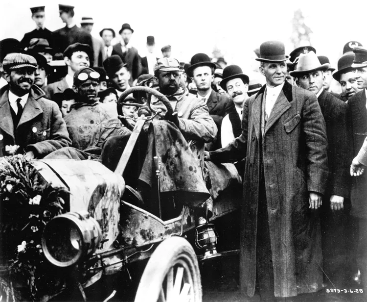 Há 100 anos, Henry Ford adotou a escala 5x2 e ajudou a transformar o mundo do trabalho