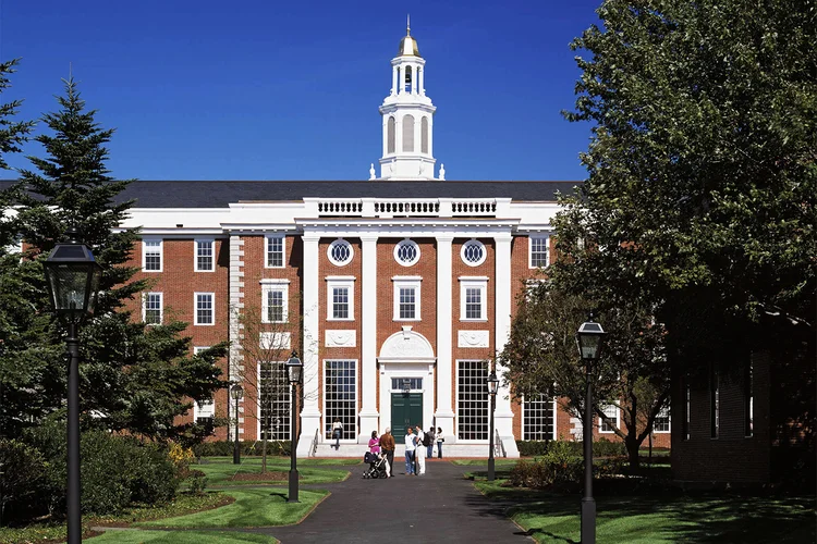 Harvard reduz exposição ao bitcoin e investe em Ethereum