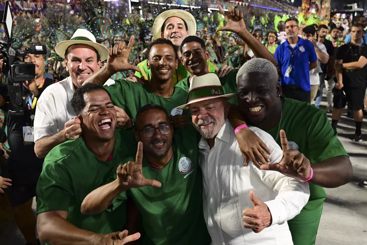 Homenagem a Lula abre Carnaval do Rio em meio a críticas