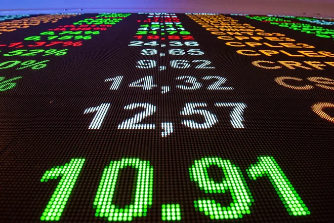 Ibovespa bate recorde e fecha em 198 mil após fala de Trump sobre Irã