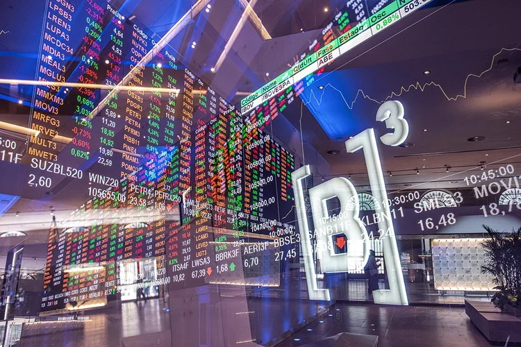 Ibovespa cai mais de 1% e dólar sobe após Trump frustrar alívio com guerra