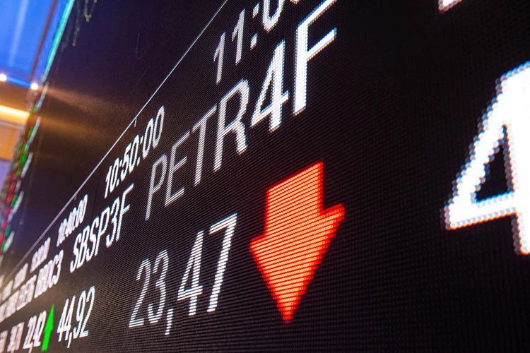 Ibovespa fecha estável sem NY, mas encerra semana com queda de 1,64%
