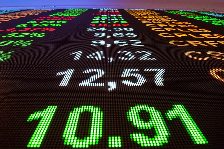 Ibovespa fecha no zero a zero e dólar fica estável em R$ 5