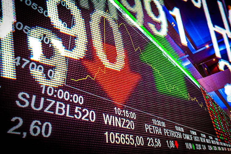 Ibovespa sobe e dólar cai em dia de bolsas fechadas nos EUA