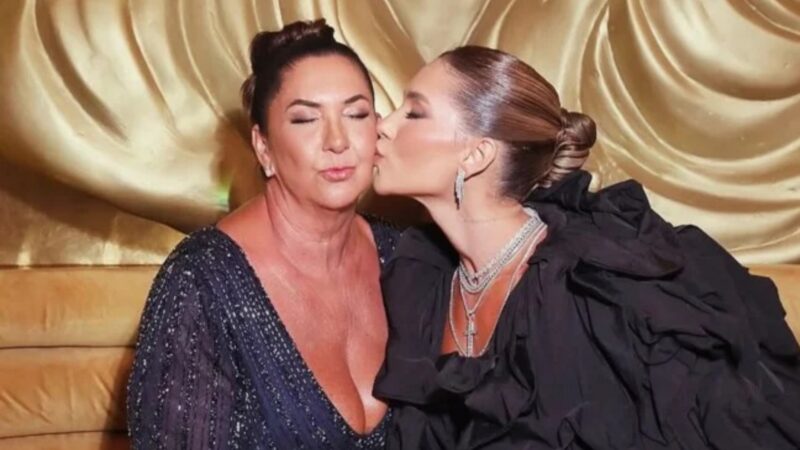 Inacreditável! Mãe de Virginia Fonseca exibe barriga de tirar o fôlego após cirurgia