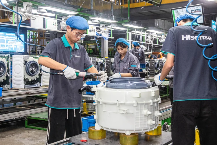 Indústria da China cresce em março mesmo com tarifas e guerra