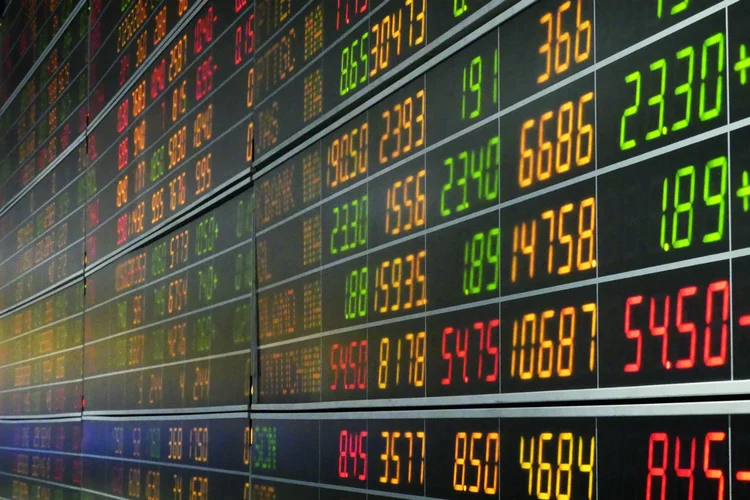 Inflação no Brasil e nos EUA, discursos do Fed e balanços: o que move os mercados