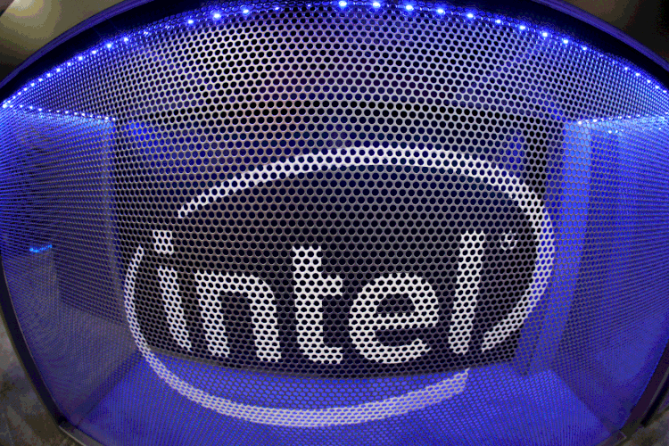 Intel sobe 6,5% antes da abertura de Wall Street com aposta da Apple