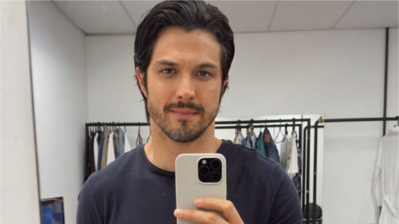 Intérprete do Paulinho de ‘Três Graças’ ganha surpresa da mulher e do filho