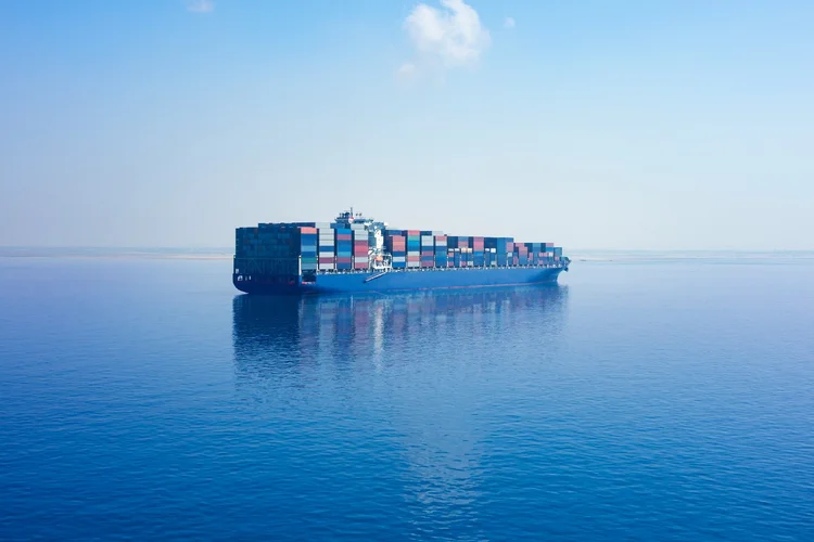 Irã ameaça bloquear Mar Vermelho após os EUA impedirem uso de portos do país