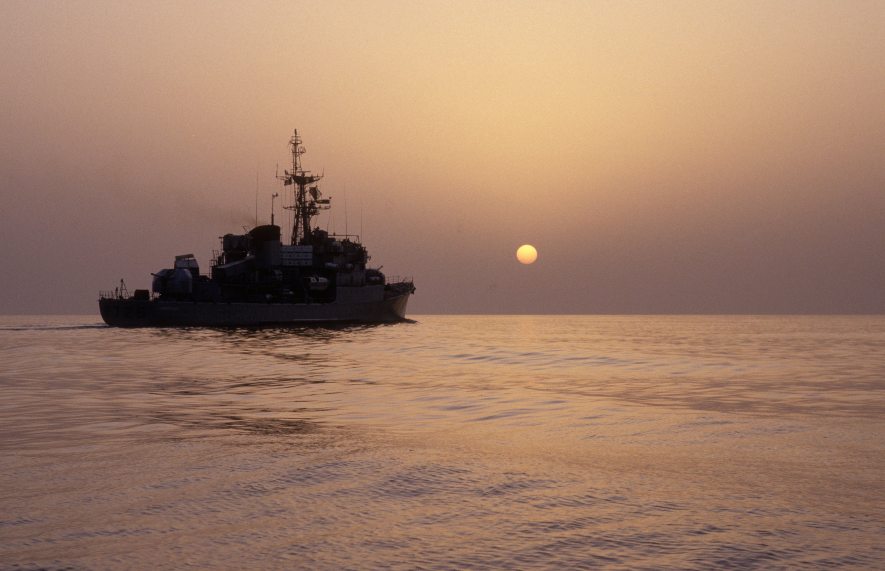 Irã anuncia o bloqueio do Estreito de Ormuz e ameaça atacar embarcações