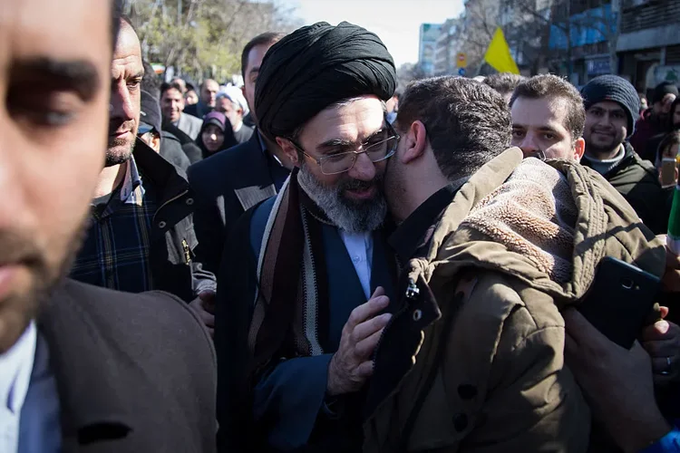 Irã nomeia Mojtaba Khamenei como sucessor após morte de Ali Khamenei