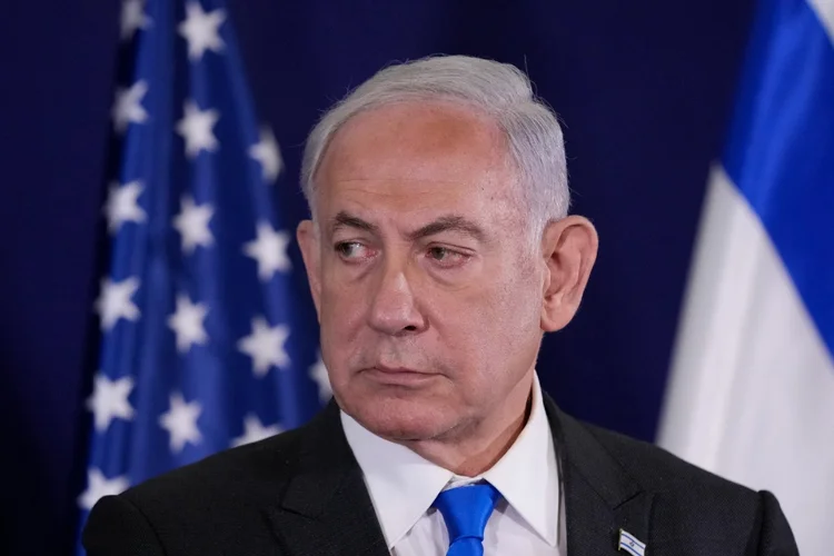 Israel bombardeia Faixa de Gaza e mata chefe militar do Hamas