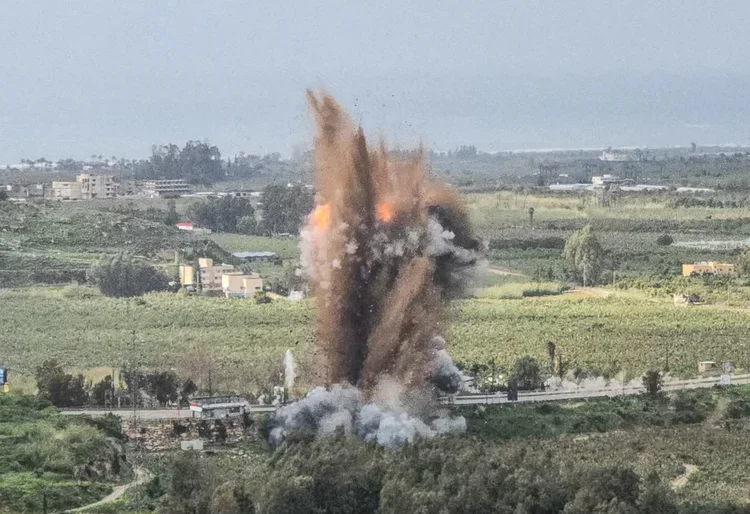 Israel bombardeia ponte estratégica no sul do Líbano e amplia tensão no Oriente Médio