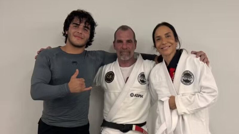 Ivete Sangalo surge de kimono e impressiona em treino com o filho, Marcelo: ‘Faz tudo’