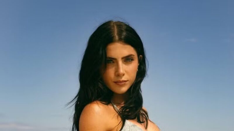 Jade Picon usa aerolook despojado, deixa barriga à mostra e divide opiniões: ‘Parecendo um…’