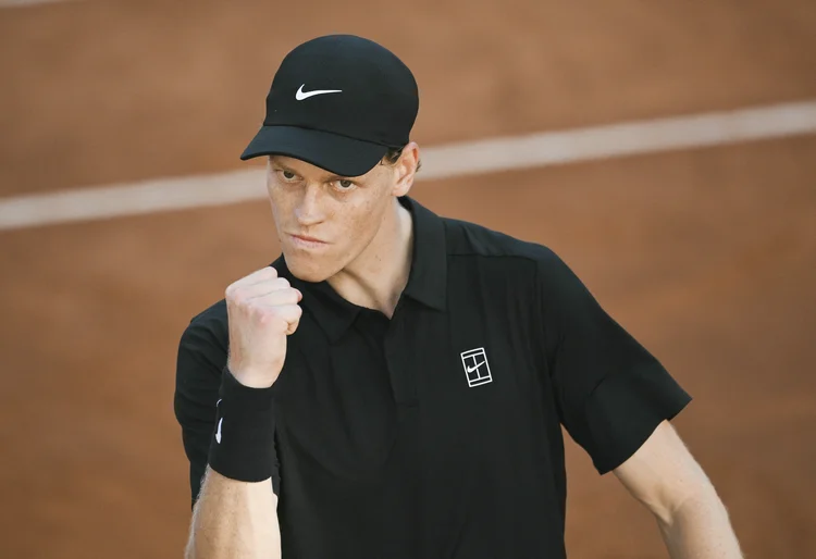 Jannik Sinner estreia em Roland Garros hoje; veja horário e onde assistir