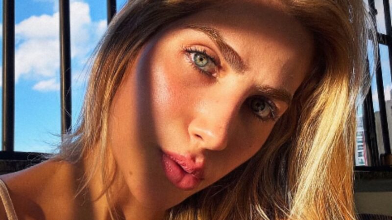 Jéssica Beatriz Costa, filha de Leonardo, ganha flores e faz revelação sobre status atual