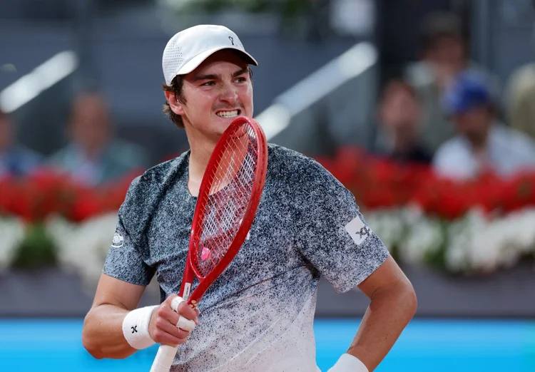João Fonseca quebra raquete e perde para Rafael Jodar no Miami Open