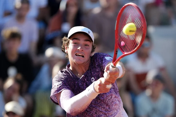 João Fonseca x Djokovic: veja horário e onde assistir ao jogo de Roland Garros
