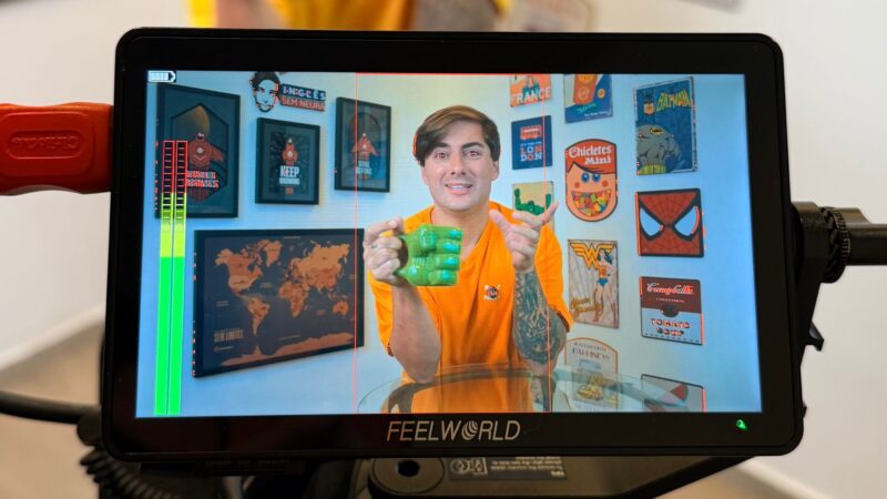 Jorge Henrique vira o “professor dos famosos” e rompe dogmas do inglês com humor