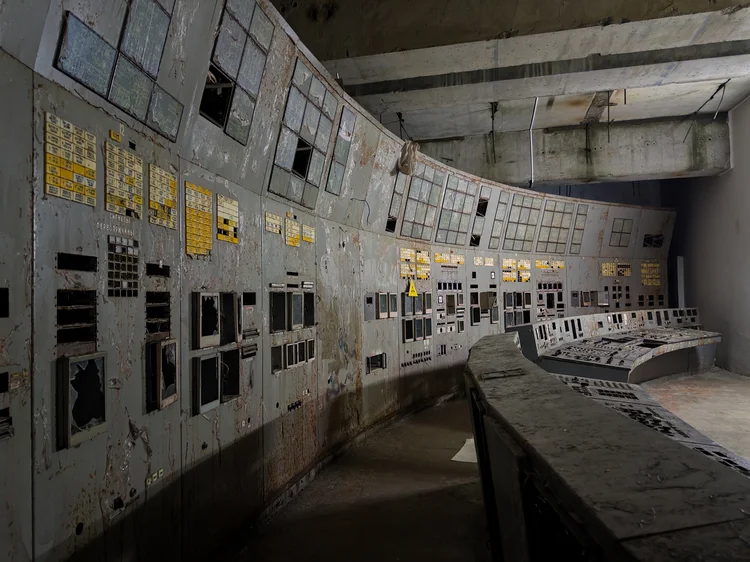 Jornalista visita Chernobyl 40 anos após desastre e encontra zona entre ciência e guerra