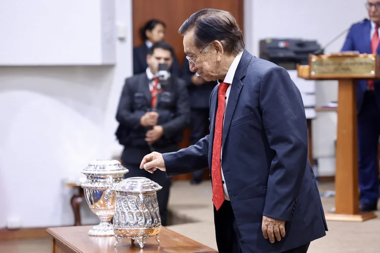 Jose Balcázar é eleito presidente do Peru e será 9º líder em 10 anos