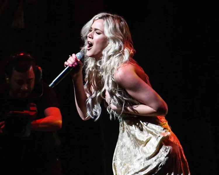 Joss Stone fará show gratuito no Brasil em maio; veja onde e quando