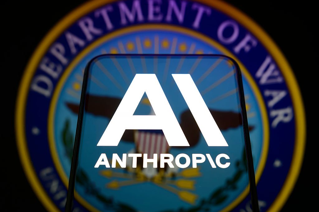 Juíza barra tentativa do Departamento da Guerra de tratar Anthropic como risco à segurança