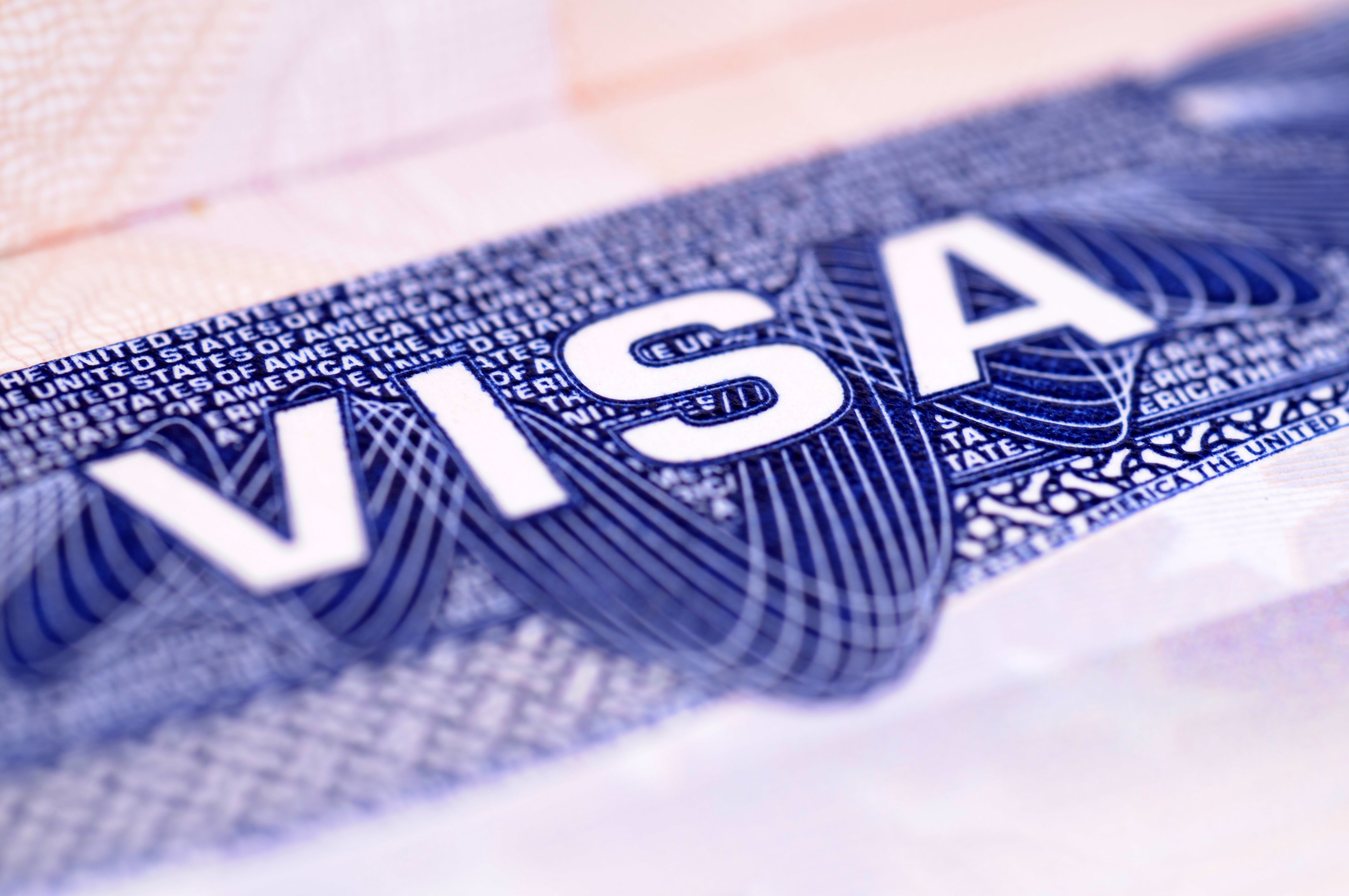 Justiça dos EUA rejeita proposta de Trump de cobrar taxa de US$ 100 mil para visto H-1B