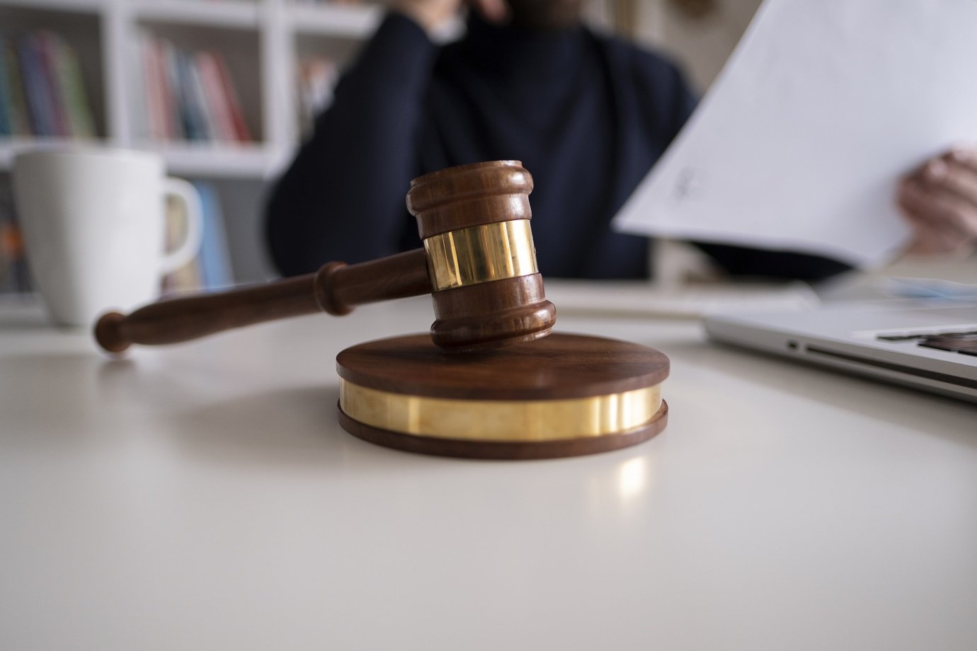 Justiça suspende anúncios do governo sobre escala 6x1