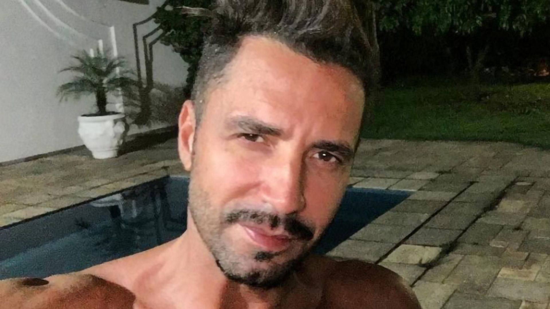 Latino passa por novo procedimento no rosto e vira assunto: ‘Nem reconheci’