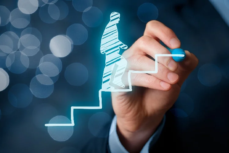 Liderar é abrir mão do controle: porque confiança virou fator crítico de desempenho nas empresas