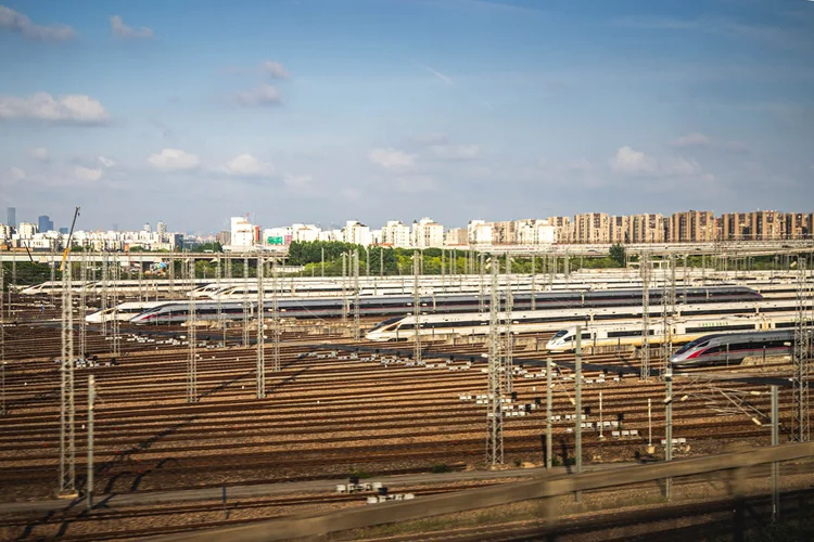 Locomotiva elétrica com maior capacidade de bateria entra em operação na China