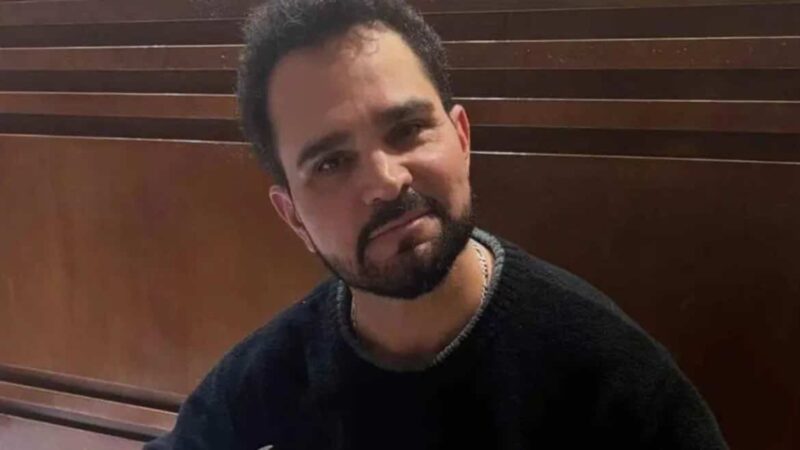 Look das gêmeas de Luciano Camargo se destaca em evento: ‘Olha elas’