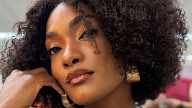 Look de Erika Januza em aeroporto chama atenção: ‘Que horror’