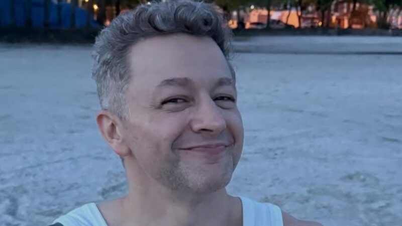 Lucas Lima desabafa sobre rótulo de “ex de Sandy” ao resgatar capa de revista de 1999