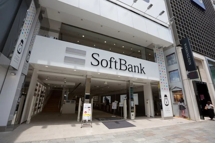 Lucro da SoftBank dispara com aposta na OpenAI