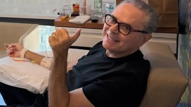 Luís Roberto inicia tratamento de doença que o tirou da Copa