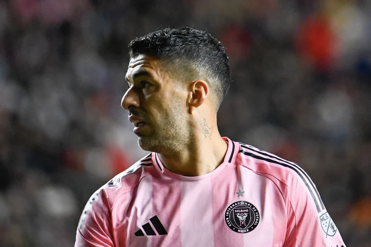 Luis Suárez é multado pela MLS após violar regra sobre 'simulação'