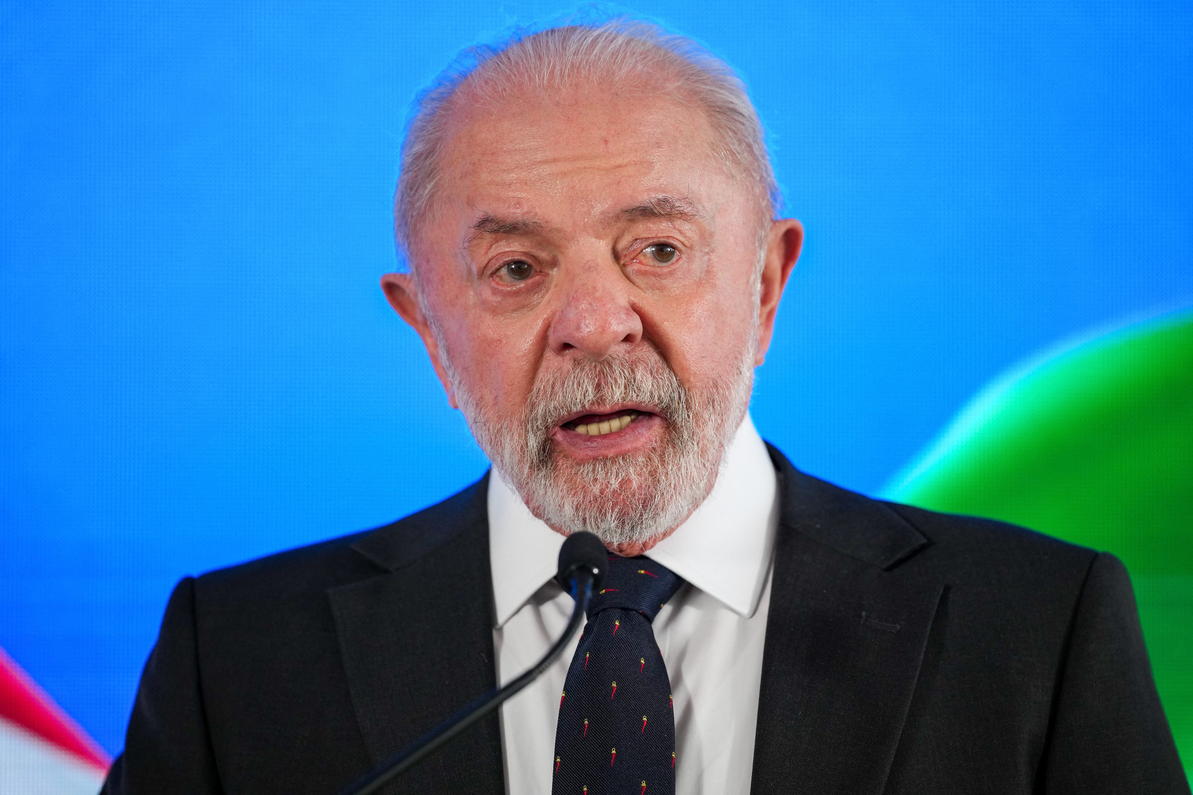 Lula assina medida para bloquear valores de bets clandestinas no Brasil