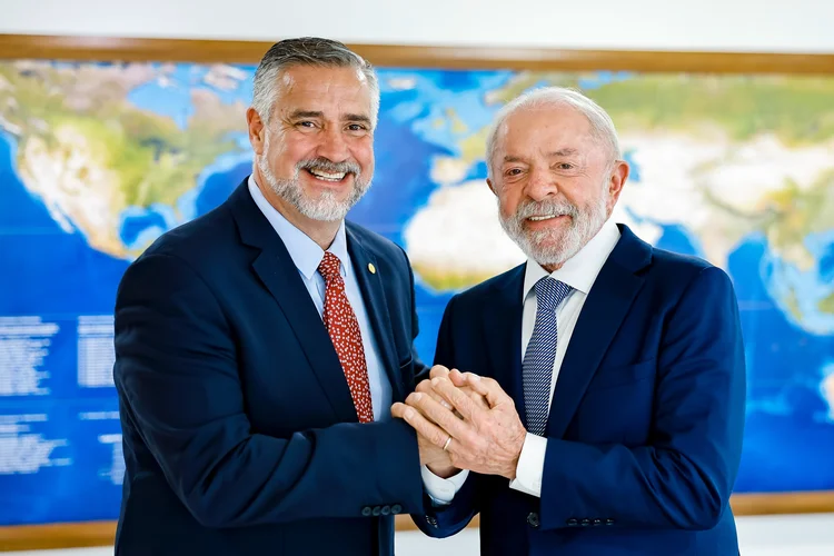 Lula confirma Paulo Pimenta como novo líder do governo na Câmara