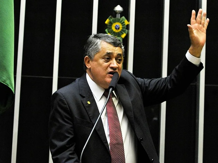 Lula escolhe José Guimarães como substituto de Gleisi na articulação política